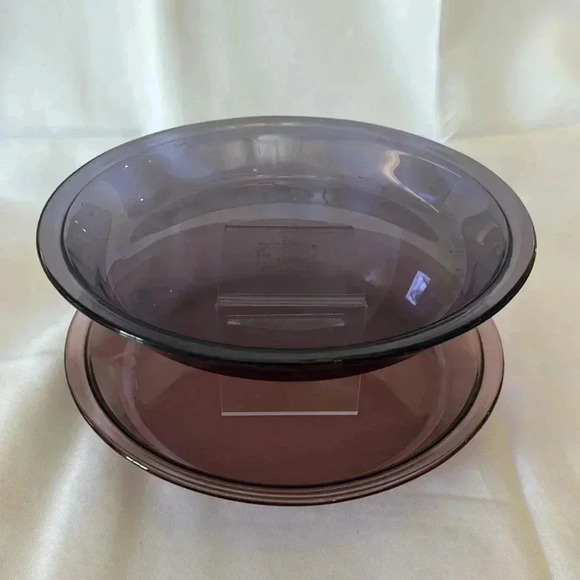 Set of 2 Pyrex #209 9” inch Glass Pie Baking Plates Amethyst Purple & Cranberry - Picture 2 of 7